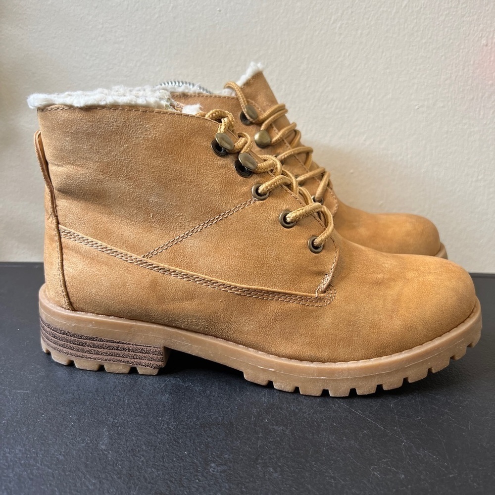 Cliffs by White Mountain Tan Faux Fur Lined Boots Women’s 6 Walking Casual